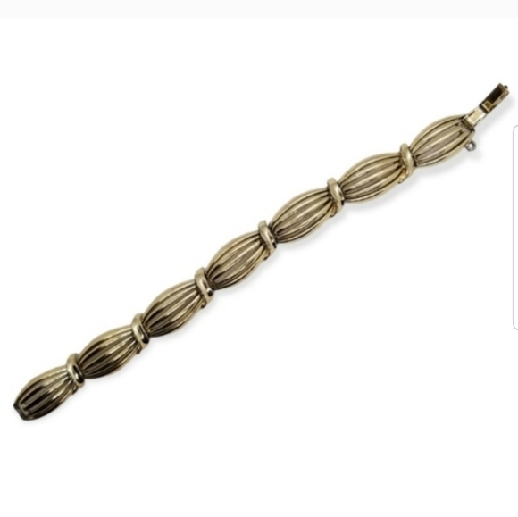 LISNER VINTAGE GOLDTONED SCALLOPED DESIGN LINK BRACELET - Picture 3 of 6